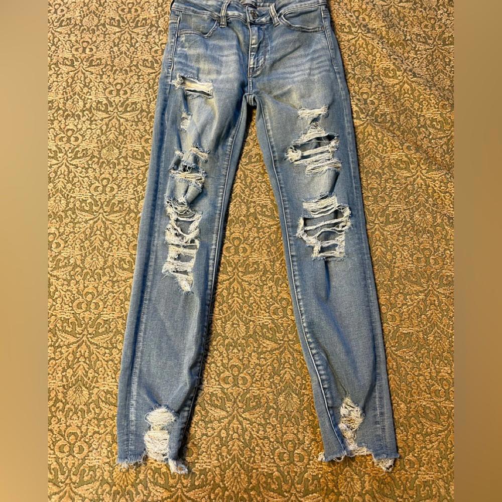 American eagle distressed Hi-Rise jegging size 0